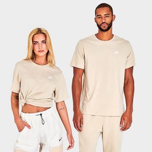 Nike Sportswear Club T-Shirt in Brown/Rattan Size XS 100% Cotton - 5847736