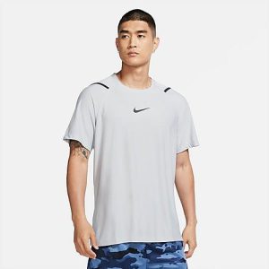 Nike Men&apos;s Pro Training T-Shirt in Grey/Light Smoke Grey Size Medium Cotton/Polyester/Fiber - 5832842