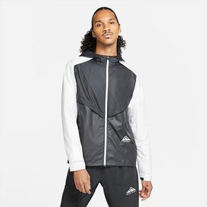 Nike Men&apos;s Trail Windrunner Jacket in Black/Black Size Large 100% Polyester - 5752699