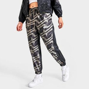 Nike Women&apos;s Sportswear Icon Clash Woven Allover Print Jogger Pants in Black/Black Size XL 100% Polyester - 5819247