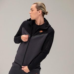 Nike Men&apos;s Sportswear Tech Fleece Taped Full-Zip Hoodie in Black/Black Size Large Cotton/Polyester/Fleece - 5821180