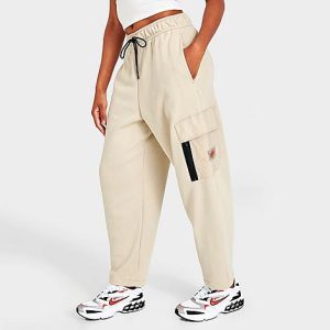 Nike Women&apos;s Sportswear Sports Utility Fleece Cargo Pants in Off-White/Rattan Size XL Cotton/Polyester/Fleece - 5817721