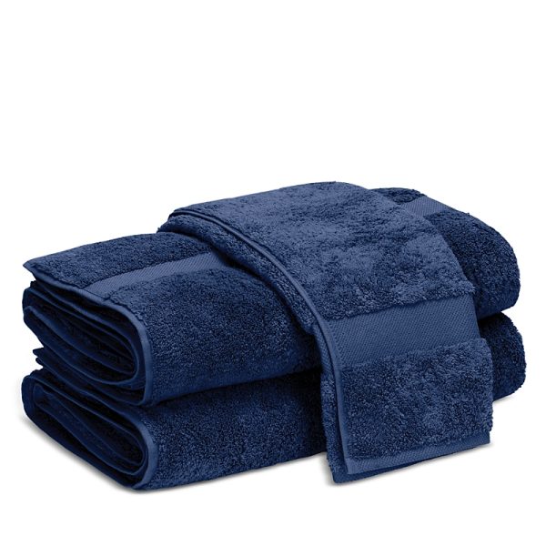 Matouk Lotus Fingertip Towel
