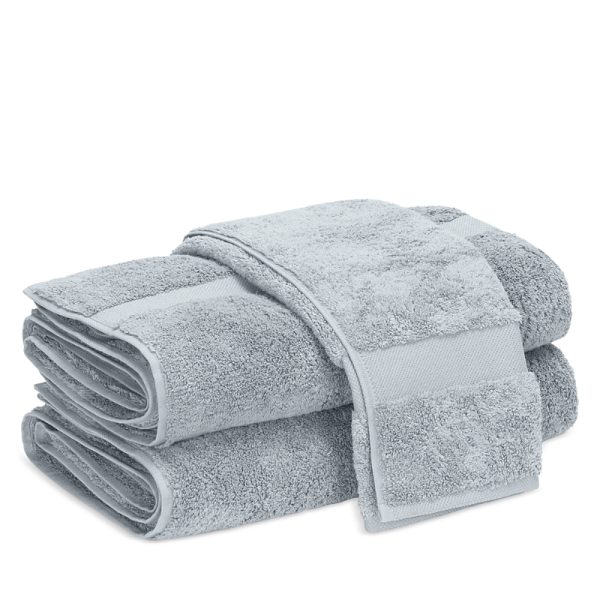Matouk Lotus Fingertip Towel